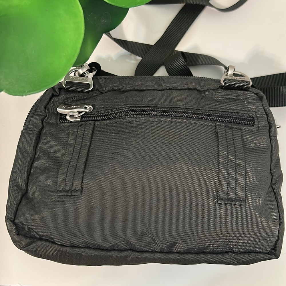 New Baggallini Triple Zip Bagg Charcoal Purple Lined Crossbody Strap Waist Pack - Picture 7 of 7